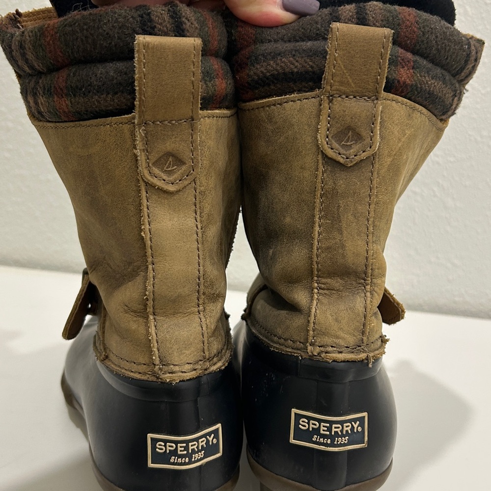 Sperry Saltwater Misty Plaid Duck Boot in Black and Tan |Size 7M - Picture 6 of 17